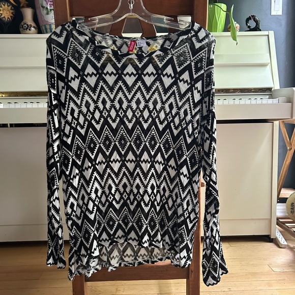 H&M Monochrome Knit Zigzag Blouse M - Picture 1 of 16